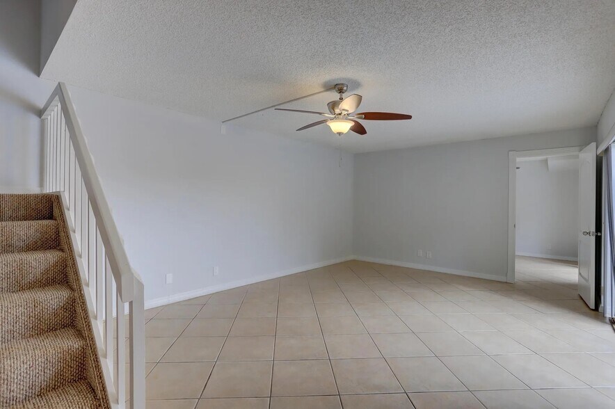 Building Photo - 744 Springdale Cir