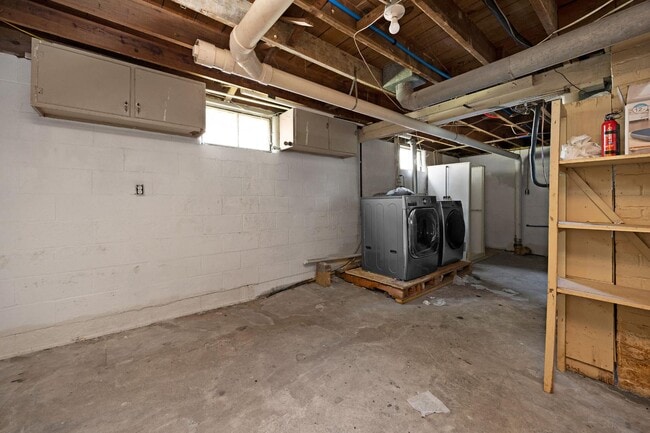 Building Photo - 211 N Mantle Ave