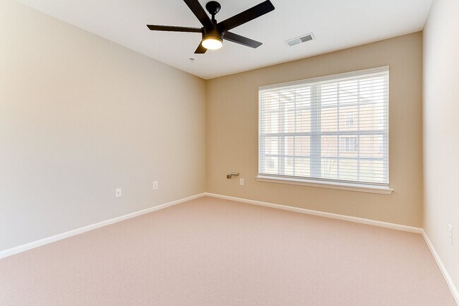 Building Photo - Fabulous 2br/2ba for rent in convenient Ga...