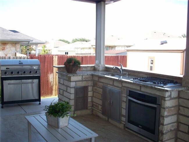 Building Photo - 1002 Beacon Cove