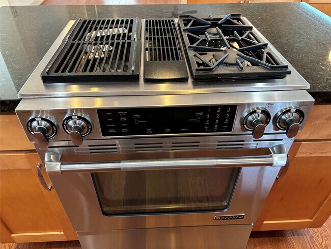 Building Photo - 1510 W 26th St