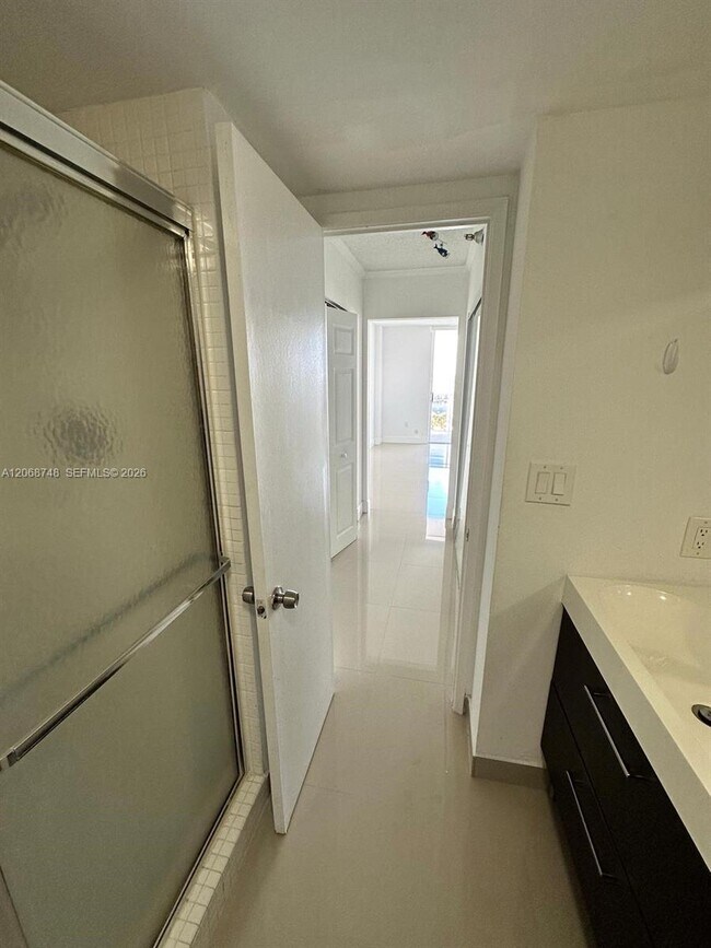 Building Photo - 20515 E Country Club Dr