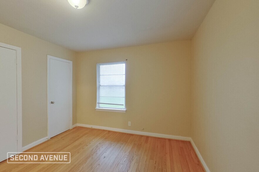 Building Photo - 2405 Pomona Dr