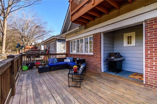 Building Photo - 628 Cooledge Ave NE