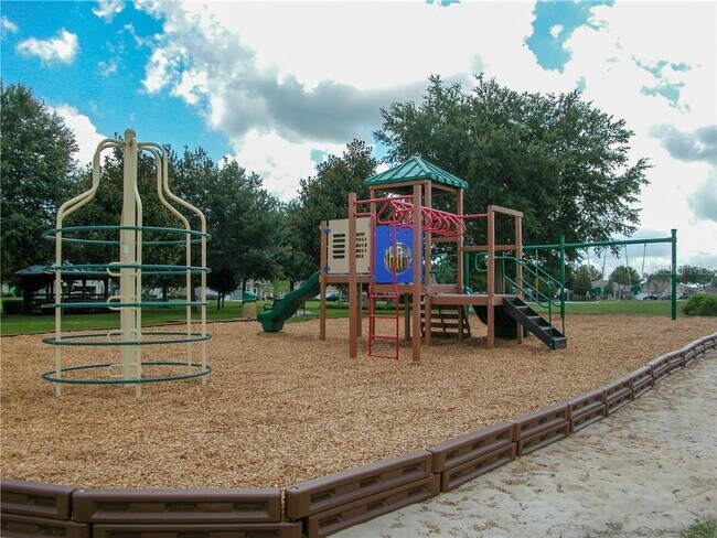 Building Photo - 1056 Princeton Dr