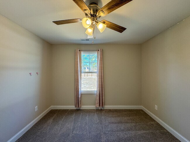 Building Photo - Beautiful 4 Bed 3 Bath Home with Bonus Room