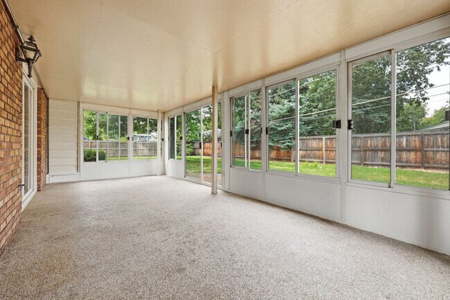Building Photo - 7573 Lee Dr