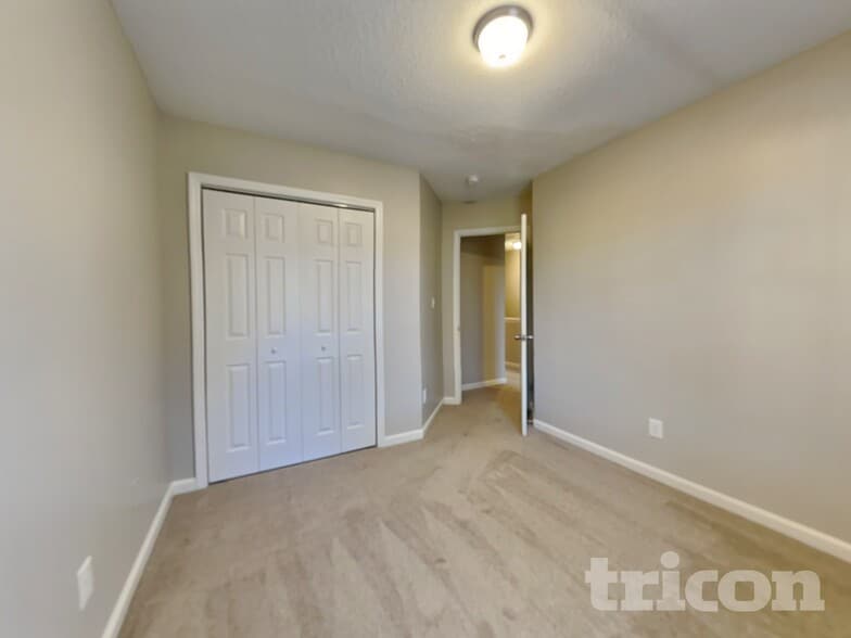 Building Photo - 4409 Woodlawn Dr