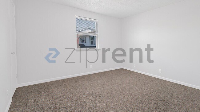 Building Photo - 815 Golf View Pl