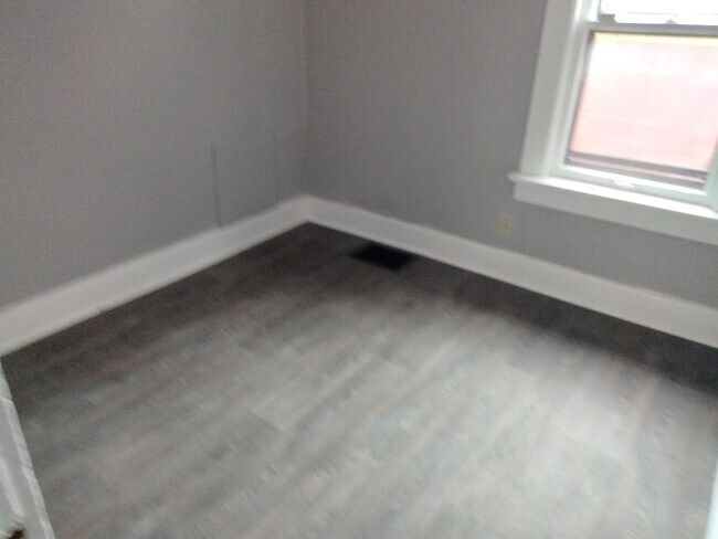 Building Photo - 4585 N 50th St