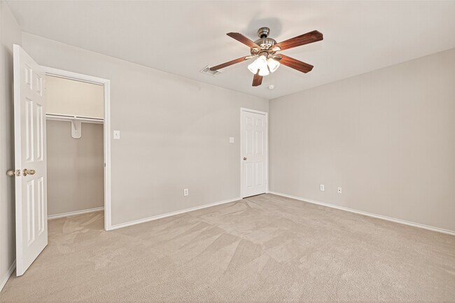 Building Photo - 26414 Suffield Glen Ln