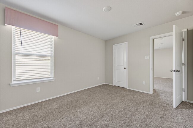 Building Photo - 14432 Sugar Pines Dr