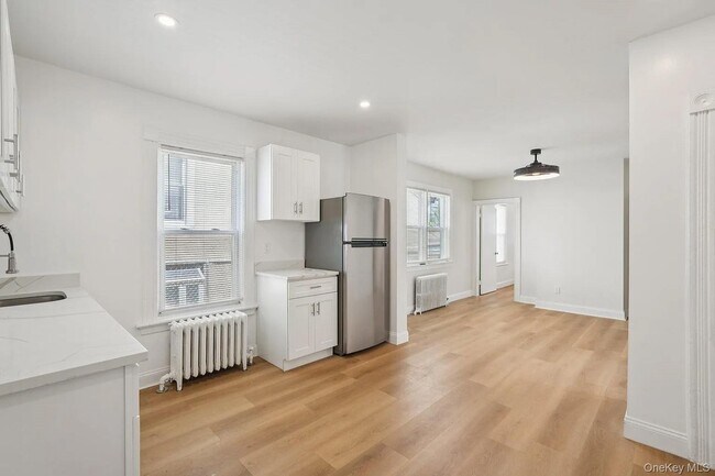 Building Photo - 332 Locust Ave