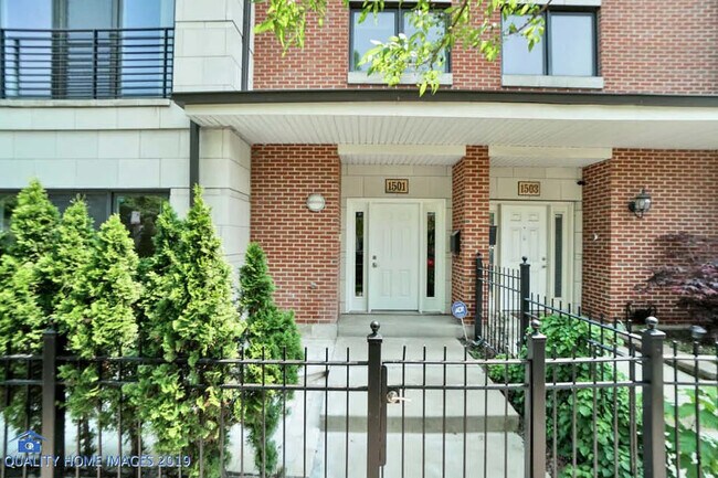 Primary Photo - 1501 S Prairie Ave
