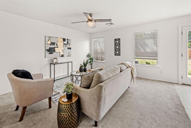 Building Photo - 525 Meadow Park Dr