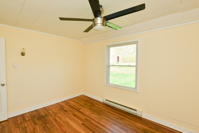 Building Photo - 130 Circle Dr