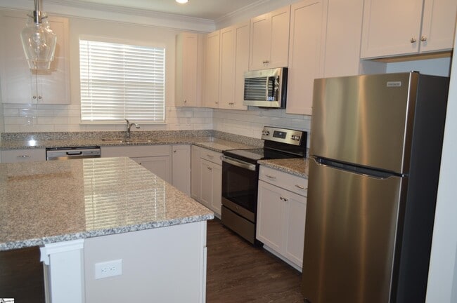 Building Photo - 161 Xander Dr