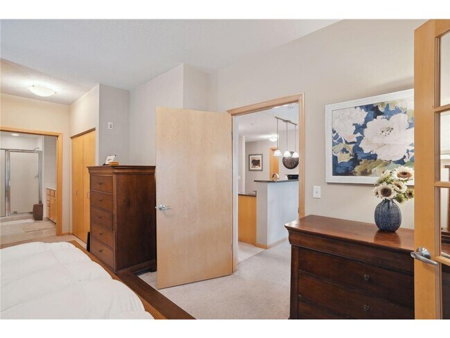 Building Photo - 2405 39th Ave NE