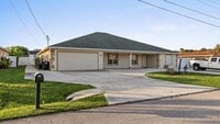 Building Photo - 141 NE Naranja Ave