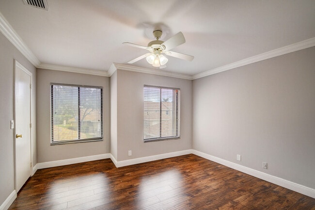 Building Photo - 1105 Maplewood Dr