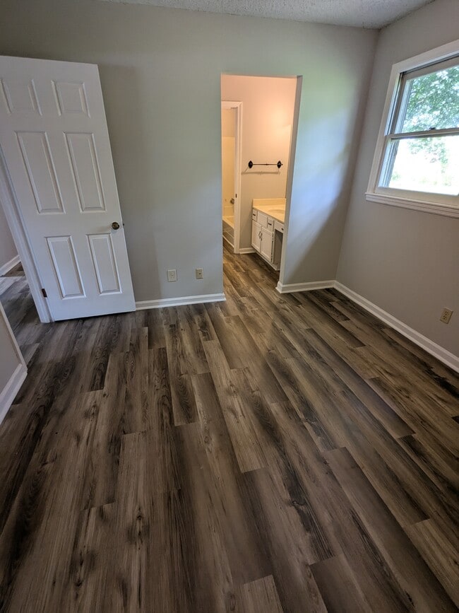Building Photo - 2436 Thoroughbred Dr