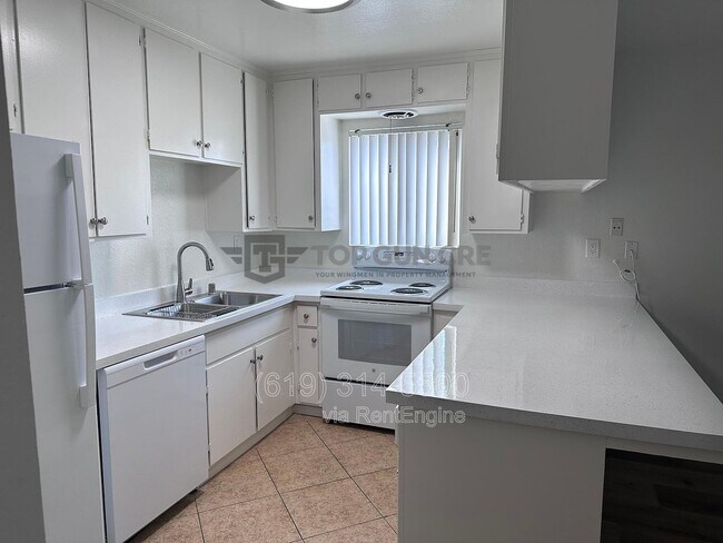 Building Photo - 1182 Holly Ave