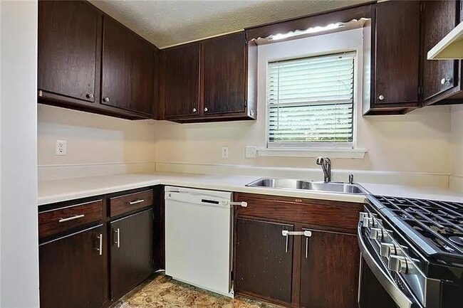 Building Photo - 76 Sandalwood Cir