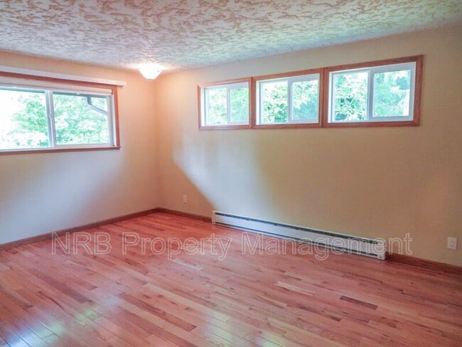 Building Photo - 3928 Hillview Ct NW