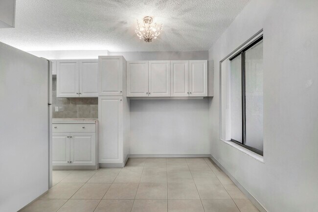 Building Photo - 150 Pineview Rd