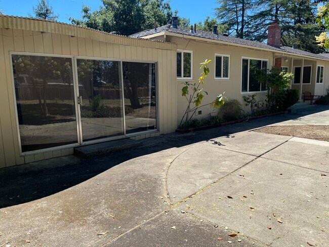Building Photo - Los Gatos Living Just Minutes from Downtown & New Whole Foods