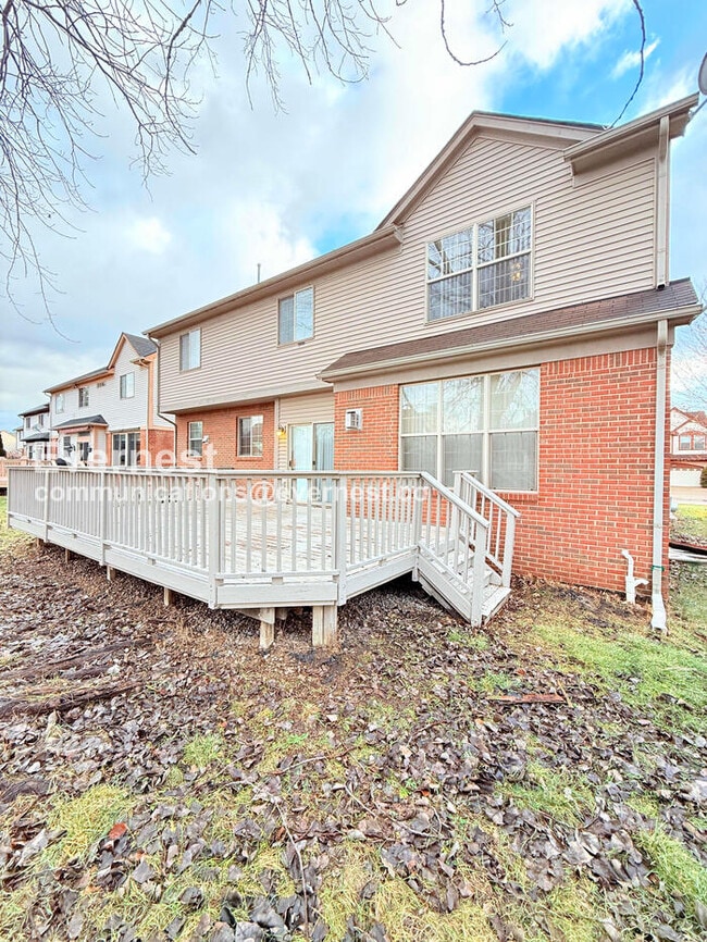 Building Photo - 1660 Brookdale Dr