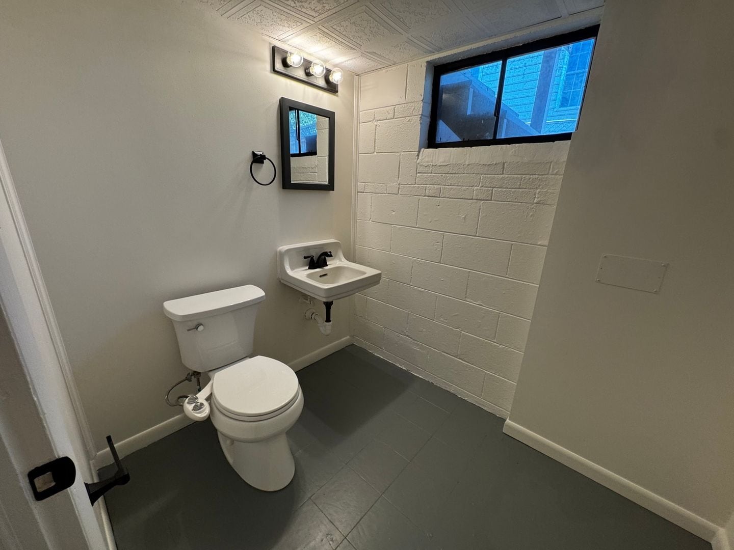 Building Photo - 5323 N Carlin Springs Rd