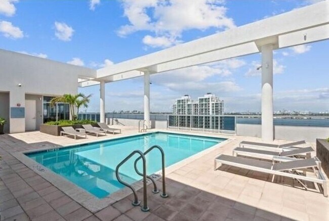 Building Photo - Spacious 3-Bedroom Bayfront Residence in North Bay Village