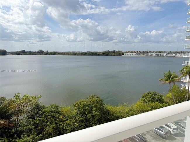 Building Photo - 1301 NE Miami Gardens Dr