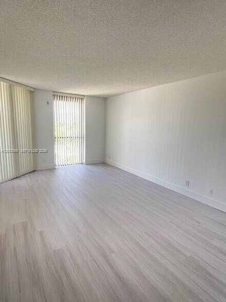Building Photo - 3600 Yacht Club Dr