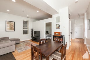 Building Photo - 1510 N Greenview Ave