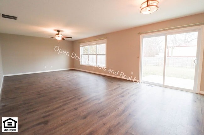 Building Photo - $500 off first months rent! 4 bedroom now ...