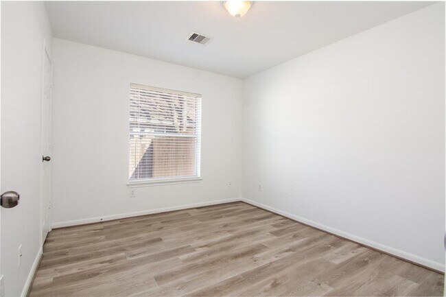 Building Photo - 51 N Regan Mead Cir
