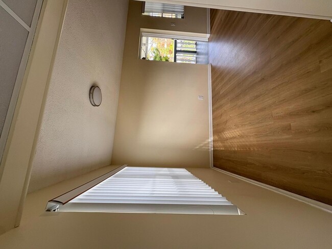 Building Photo - 241 Sheffield J