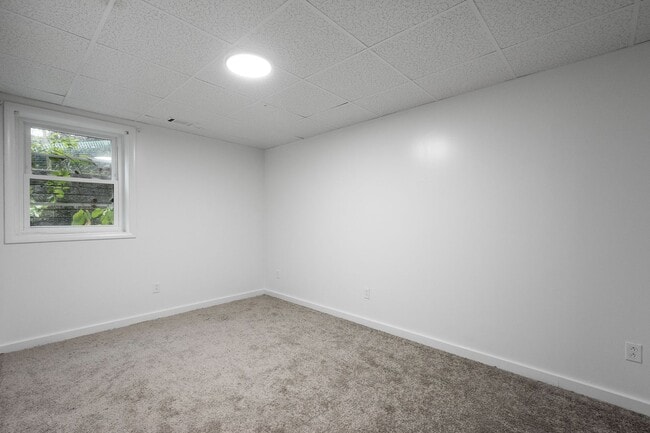 Building Photo - 230-228 Universal Rd