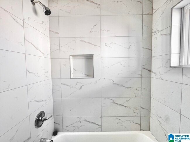 Building Photo - 5624 Avenue Q