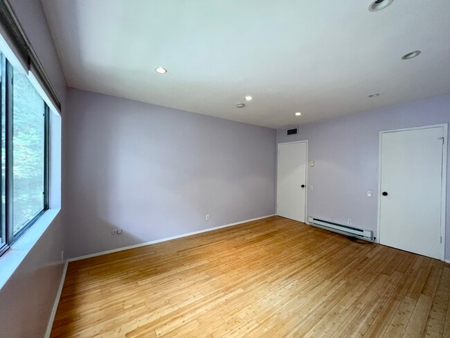 Building Photo - 1015 N Kings Rd