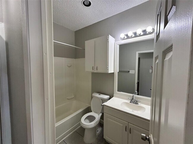 Building Photo - 9509 Kempler Dr