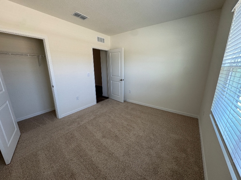 Building Photo - 1087 Morfontaine St