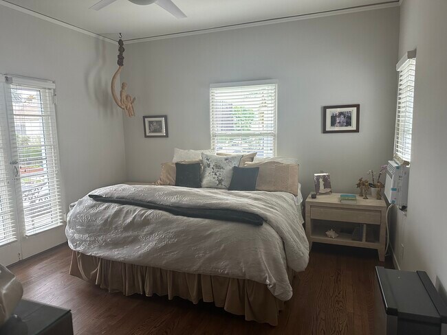 main bedroom - 100 S Kings Rd