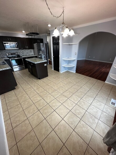 Building Photo - 1665 Peregrine Dr