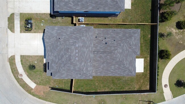 Building Photo - 7851 Bergamot Cir