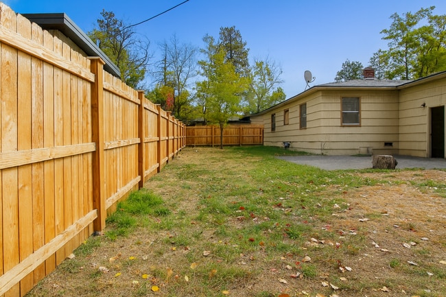 Building Photo - Comfort and Convenience in NE Bend. Pet-Friendly, 2-Bedroom Gem!