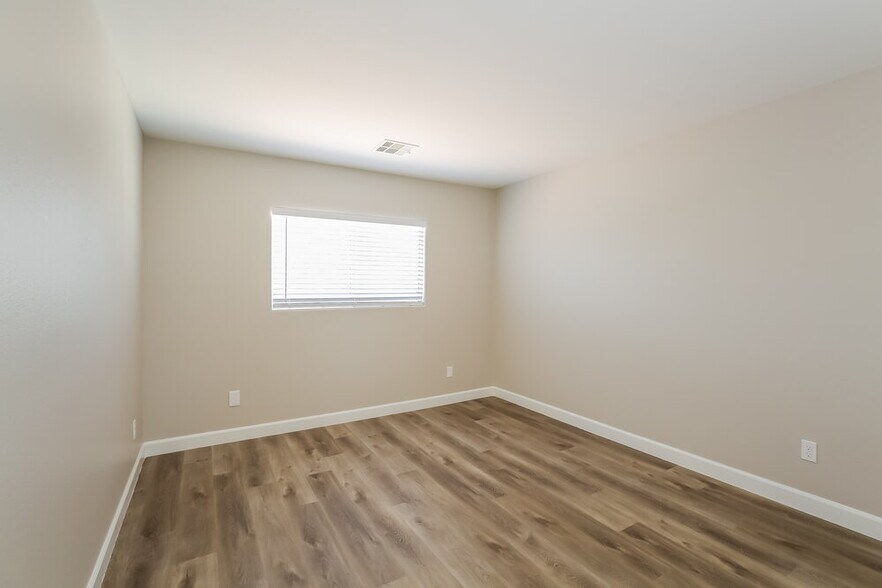 Building Photo - 326 Hopedale Ave