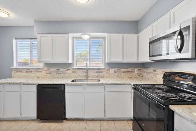 Building Photo - 8611 Sherrywood Dr